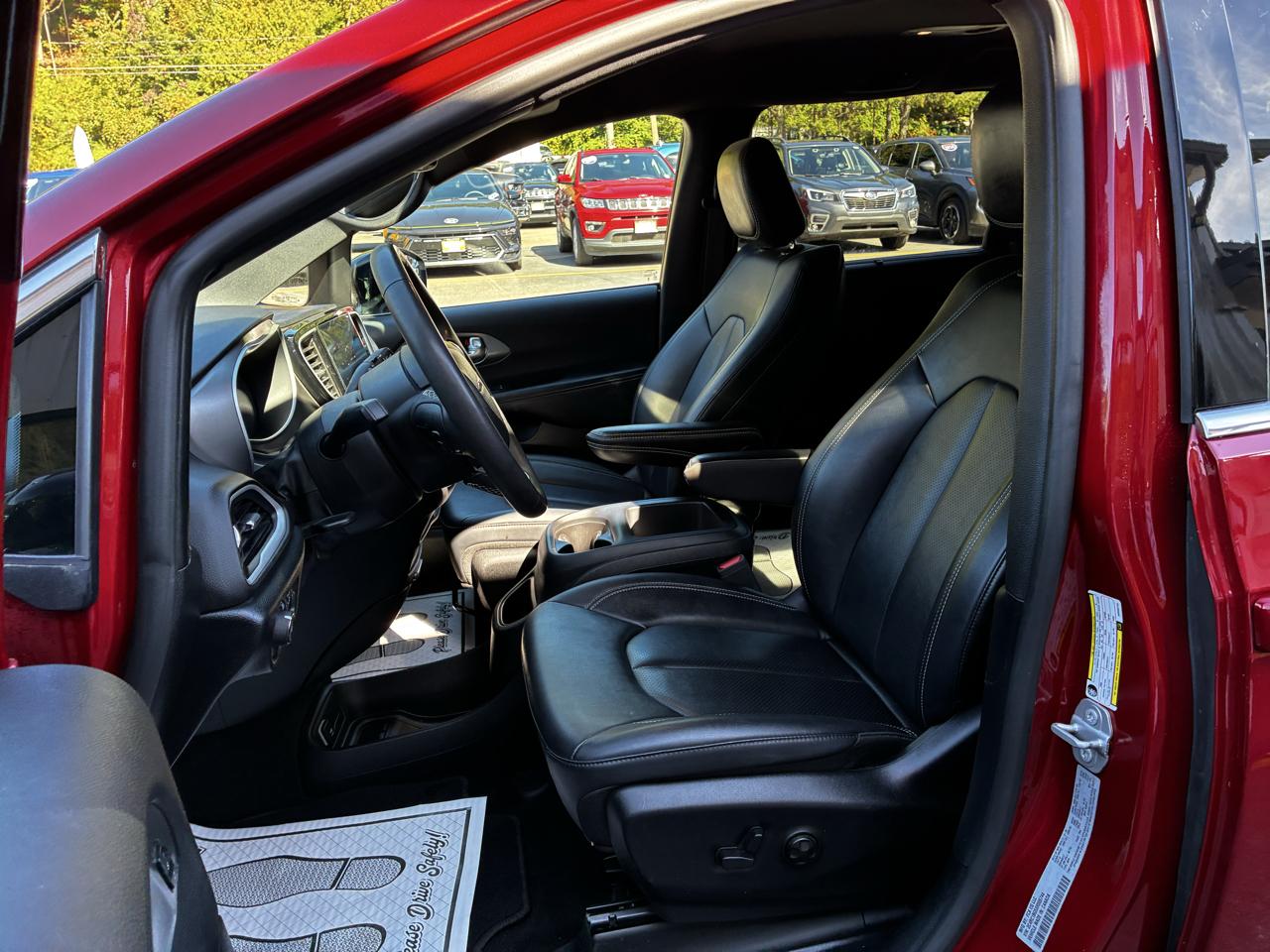 Chrysler Pacifica Select 2025