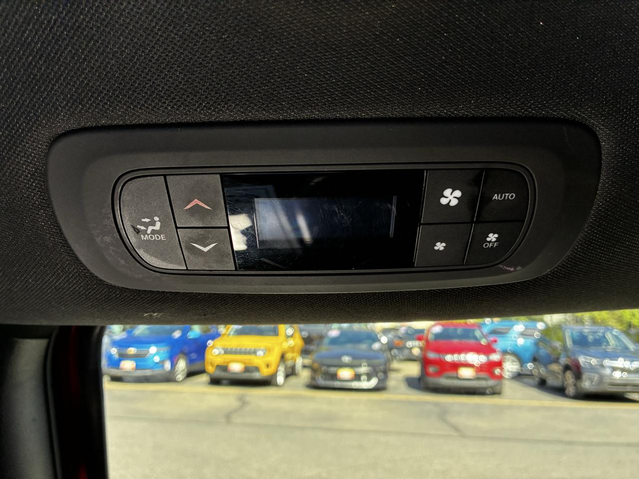 Chrysler Pacifica Select 2025