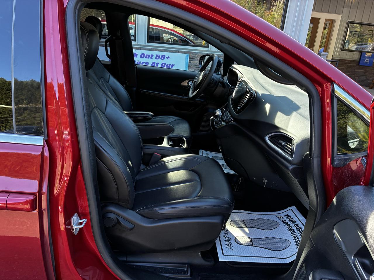Chrysler Pacifica Select 2025