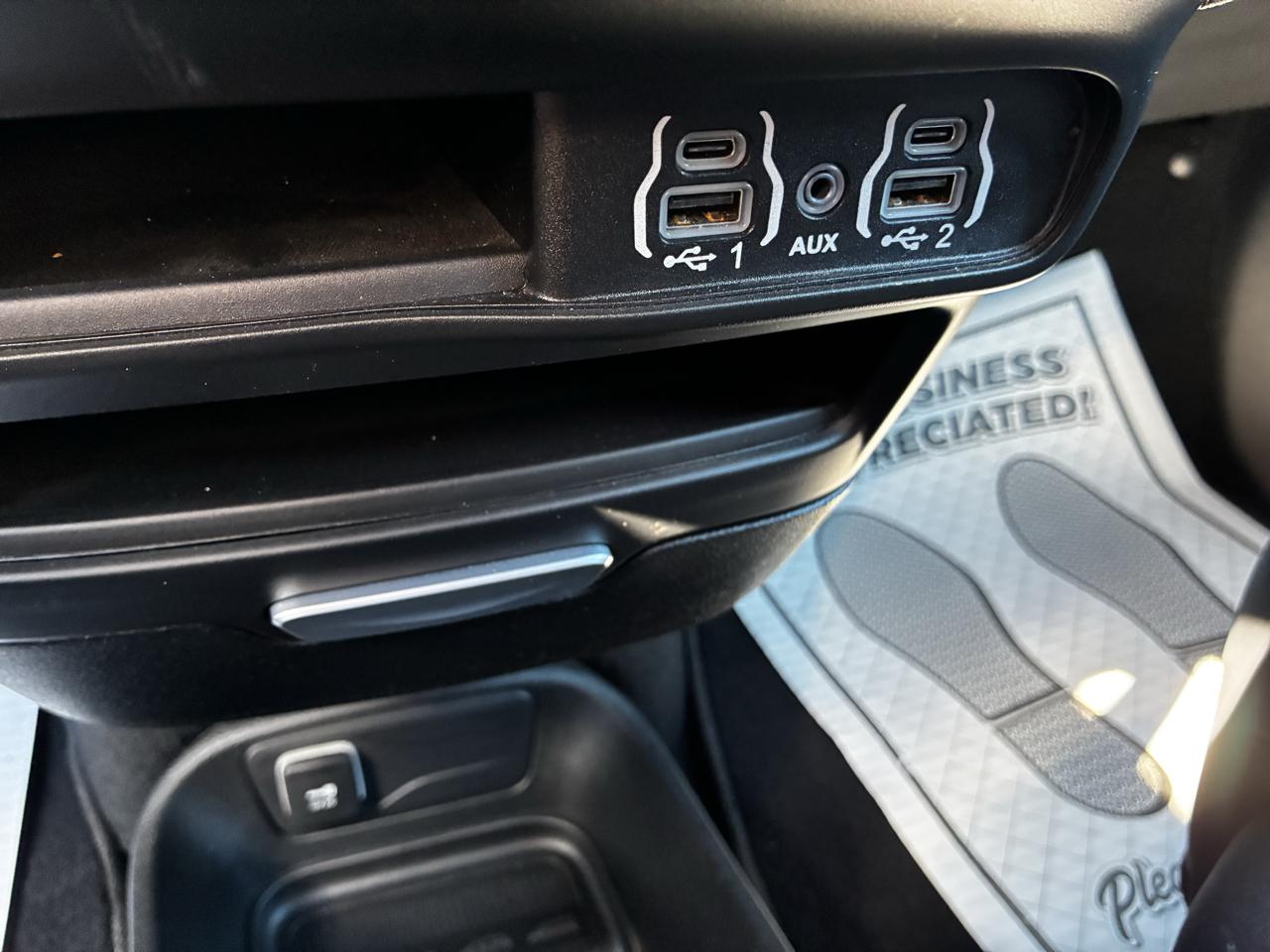 Chrysler Pacifica Select 2025