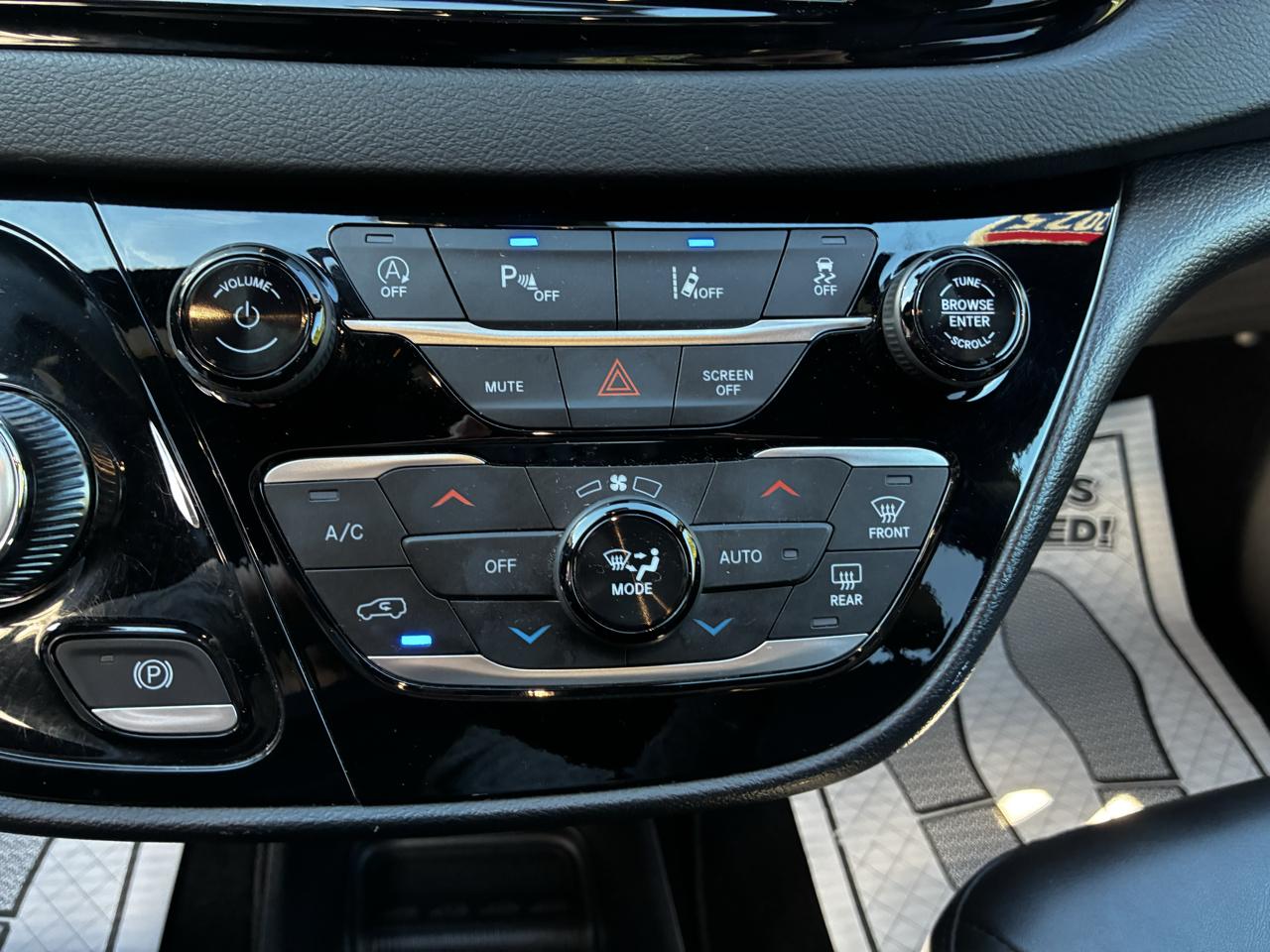 Chrysler Pacifica Select 2025