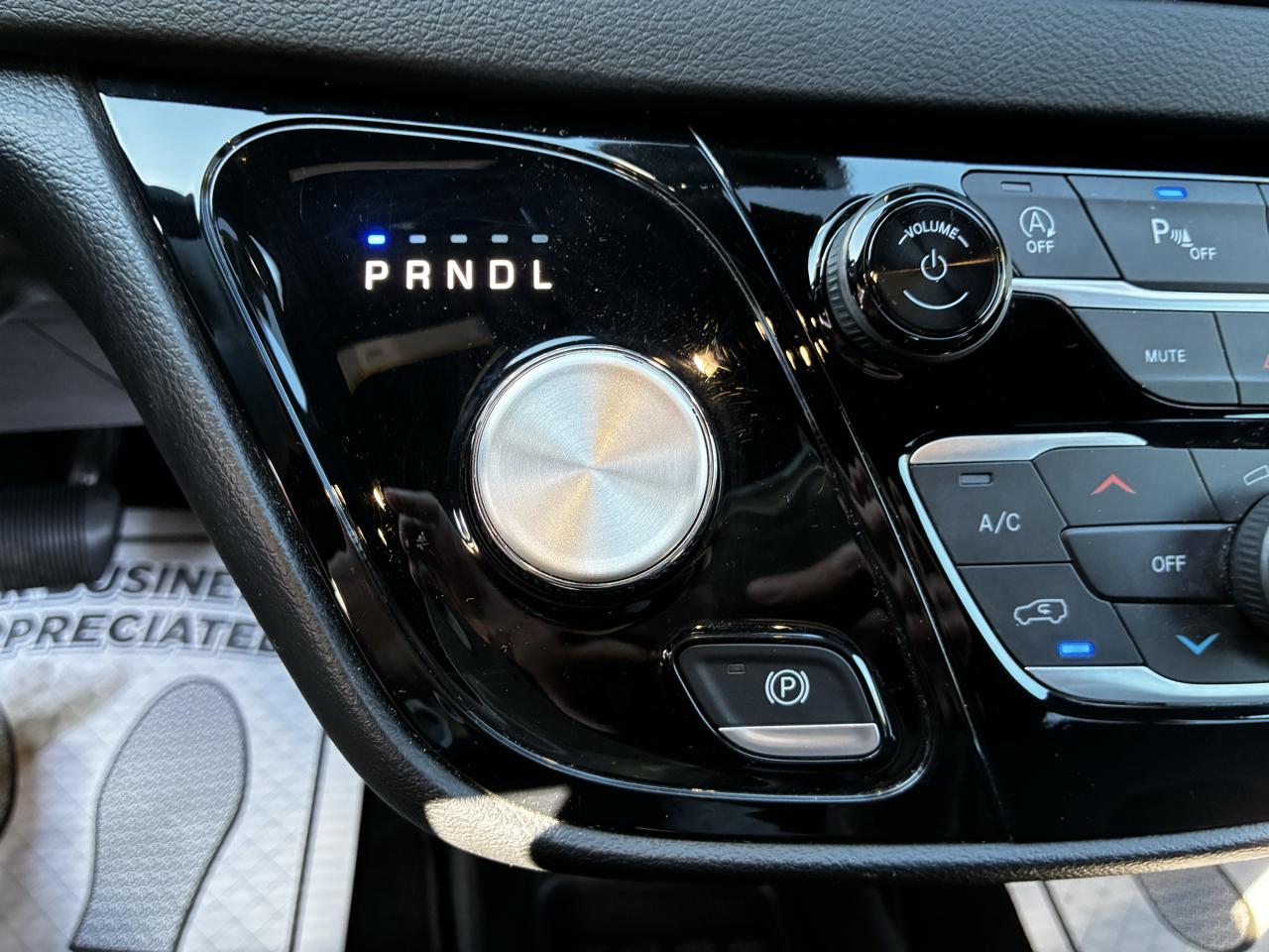 Chrysler Pacifica Select 2025