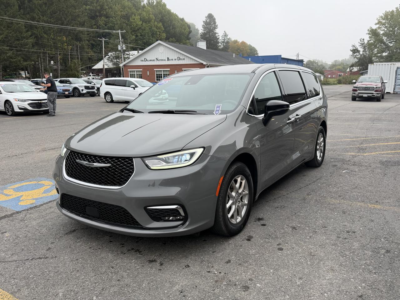 Chrysler Pacifica Select 2025