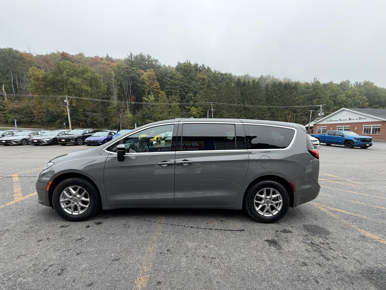 Chrysler Pacifica Select 2025