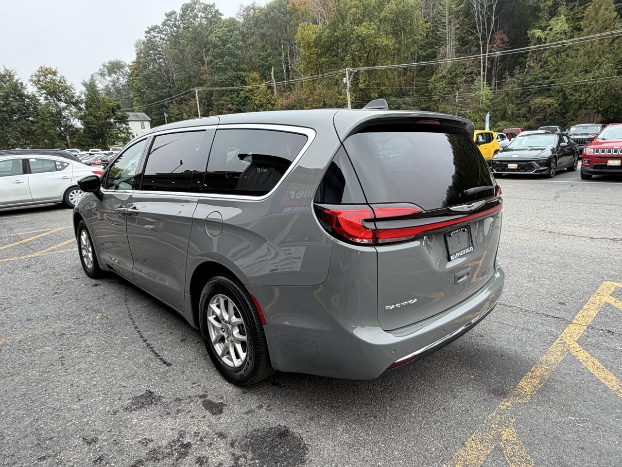 Chrysler Pacifica Select 2025