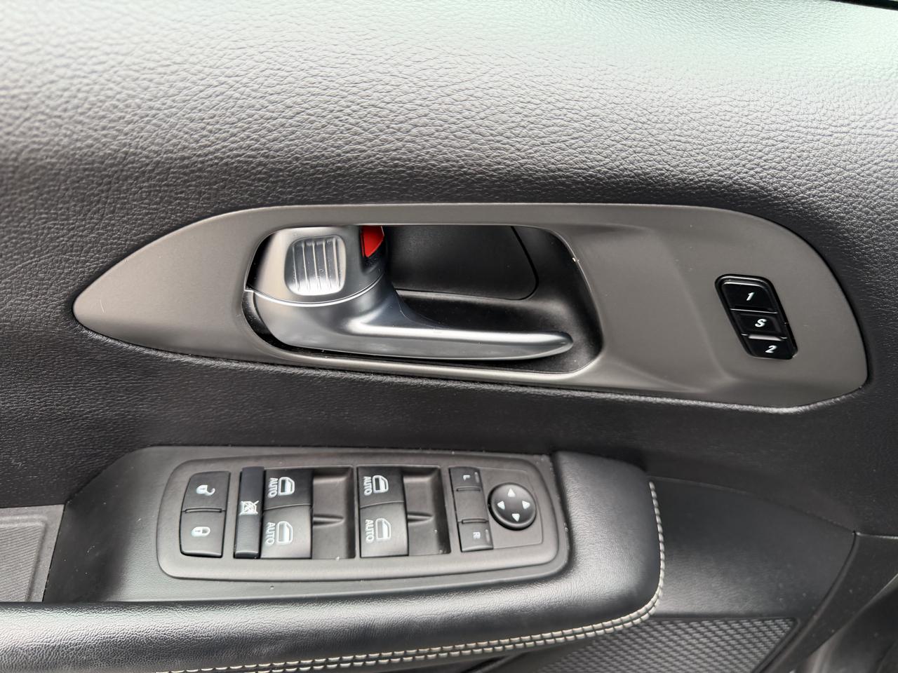 Chrysler Pacifica Select 2025