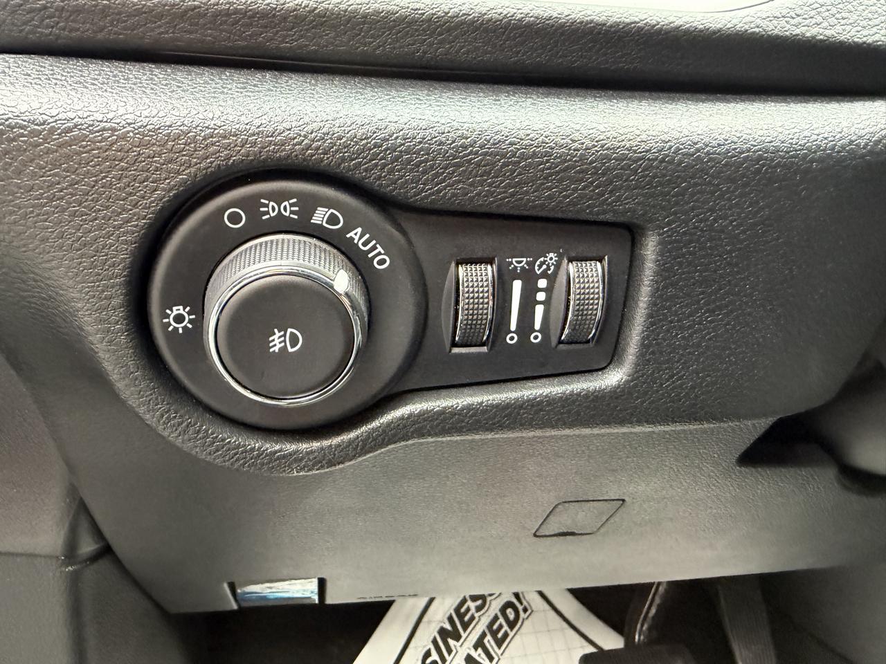 Chrysler Pacifica Select 2025
