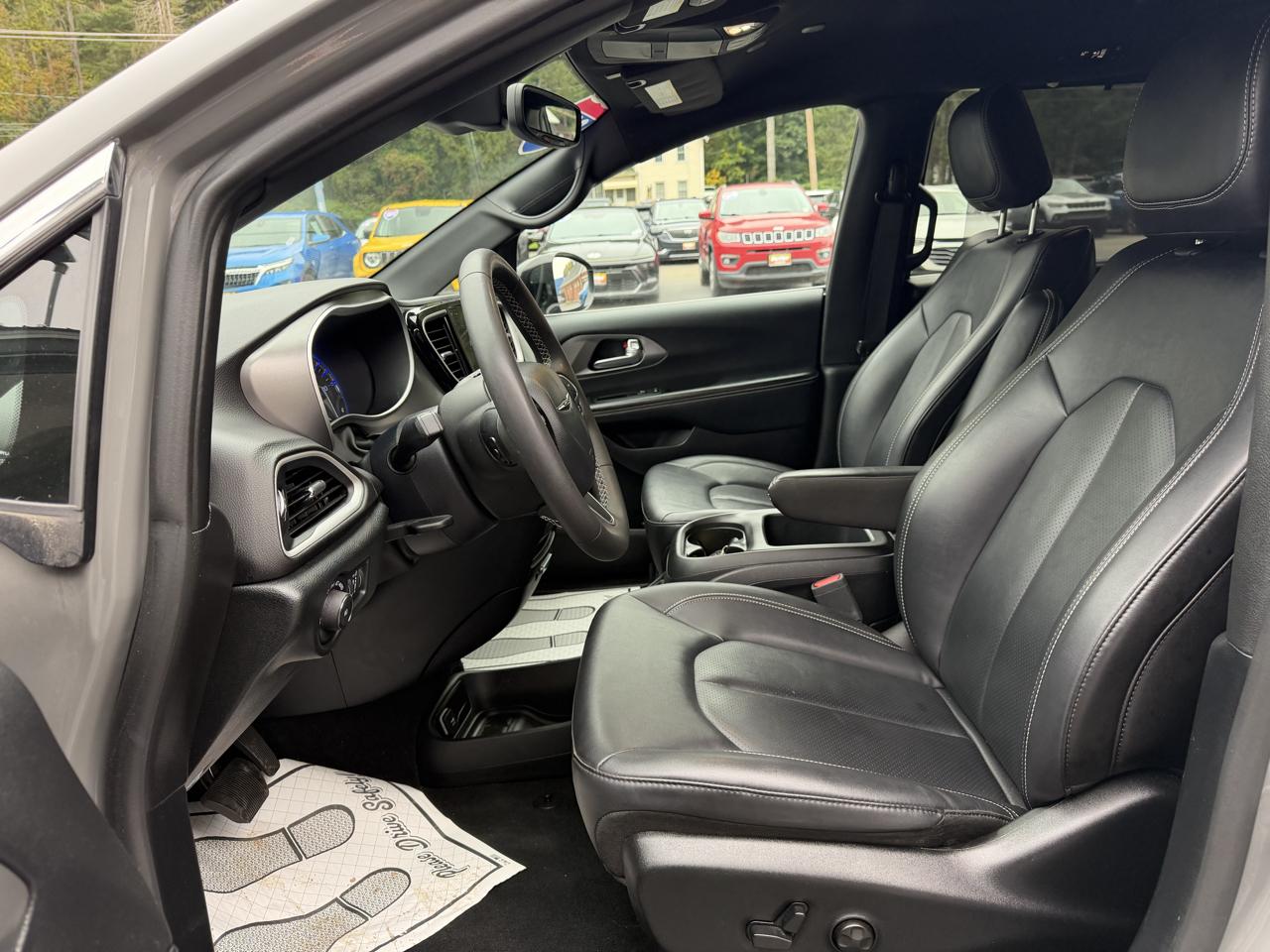 Chrysler Pacifica Select 2025