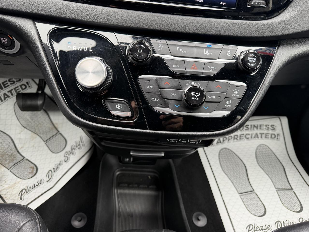 Chrysler Pacifica Select 2025