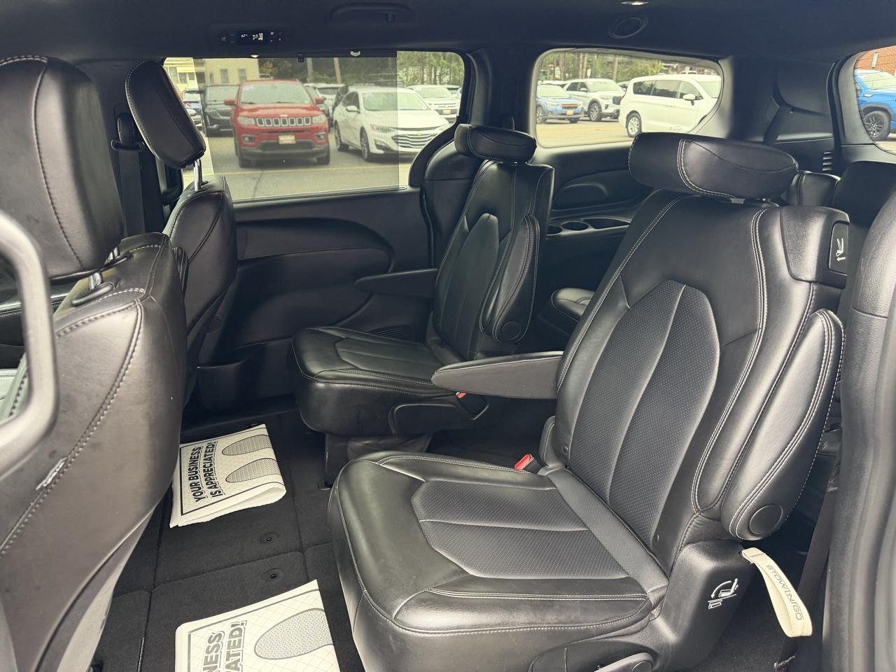 Chrysler Pacifica Select 2025