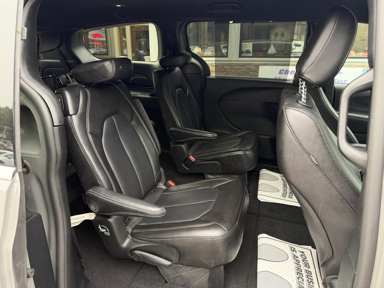 Chrysler Pacifica Select 2025