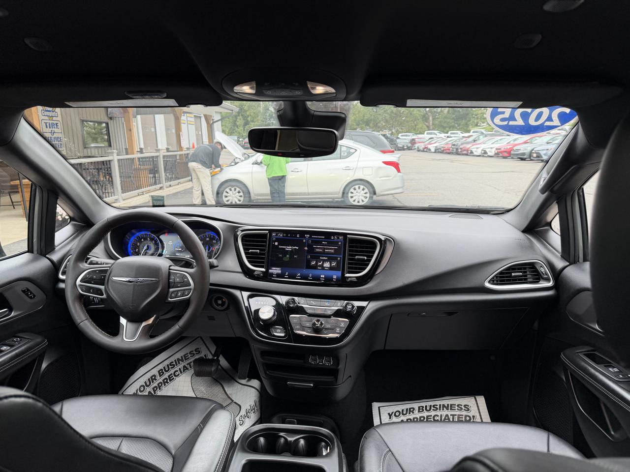 Chrysler Pacifica Select 2025