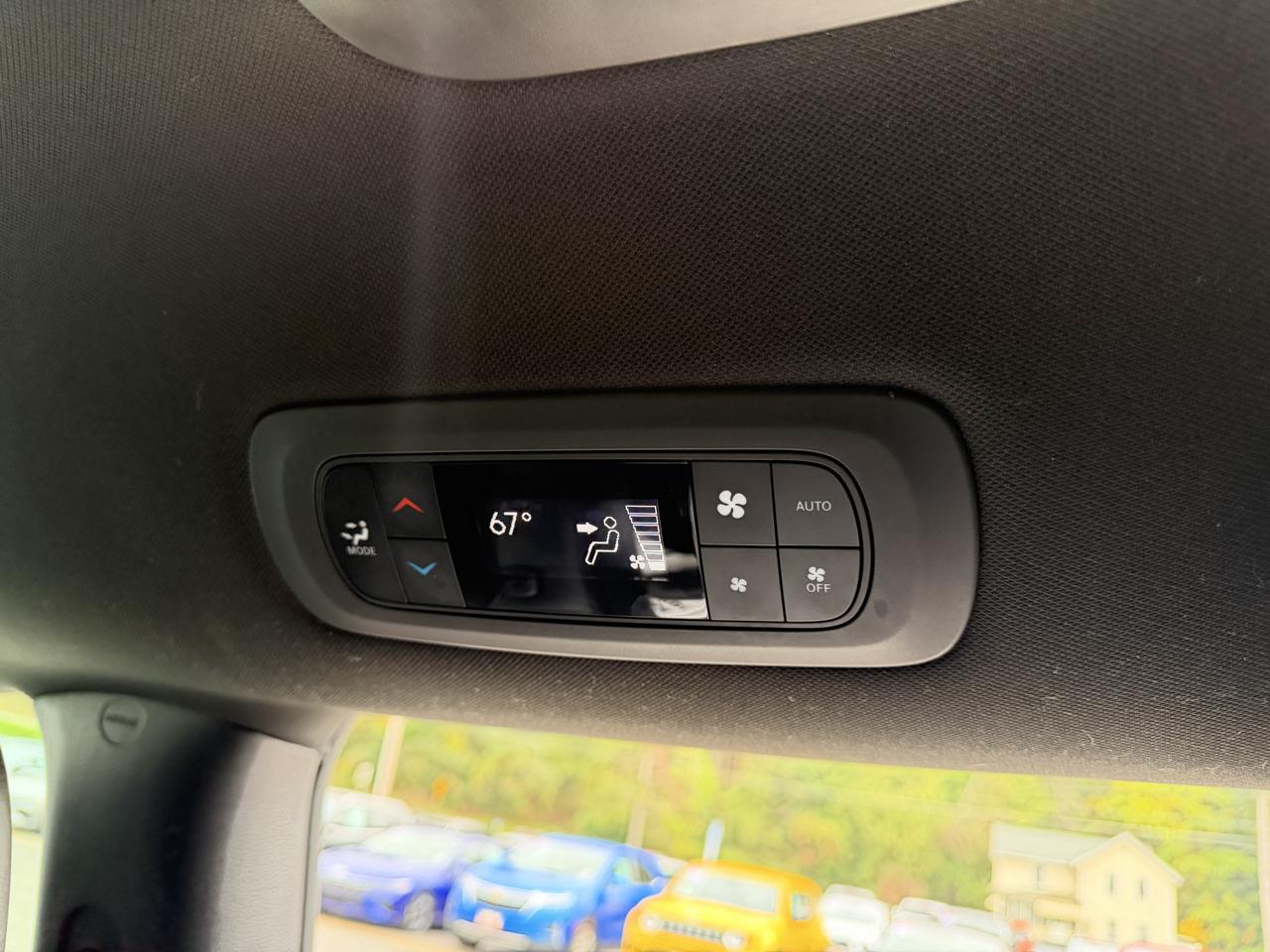 Chrysler Pacifica Select 2025