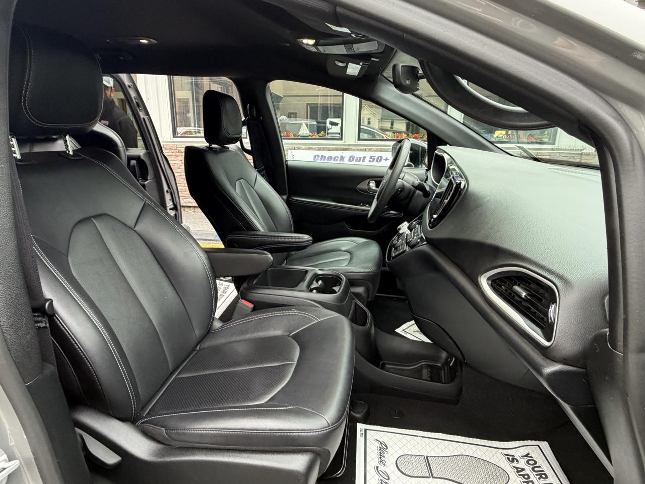 Chrysler Pacifica Select 2025