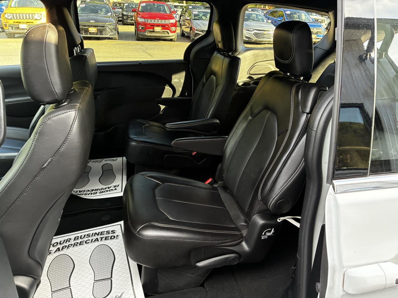 Chrysler Pacifica Select 2026