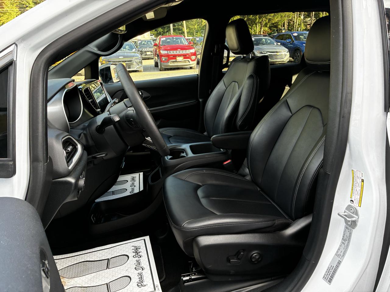 Chrysler Pacifica Select 2026
