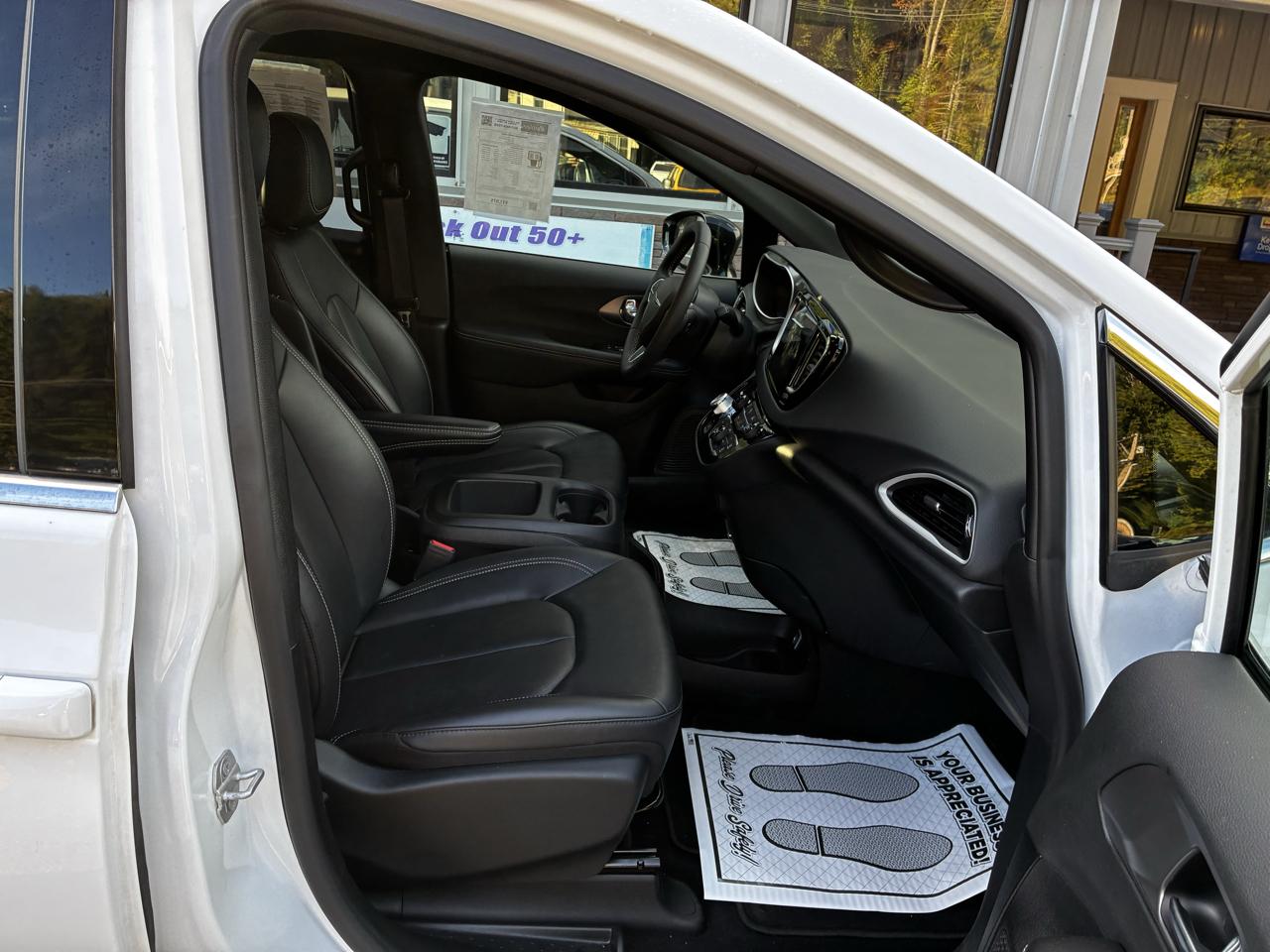 Chrysler Pacifica Select 2026