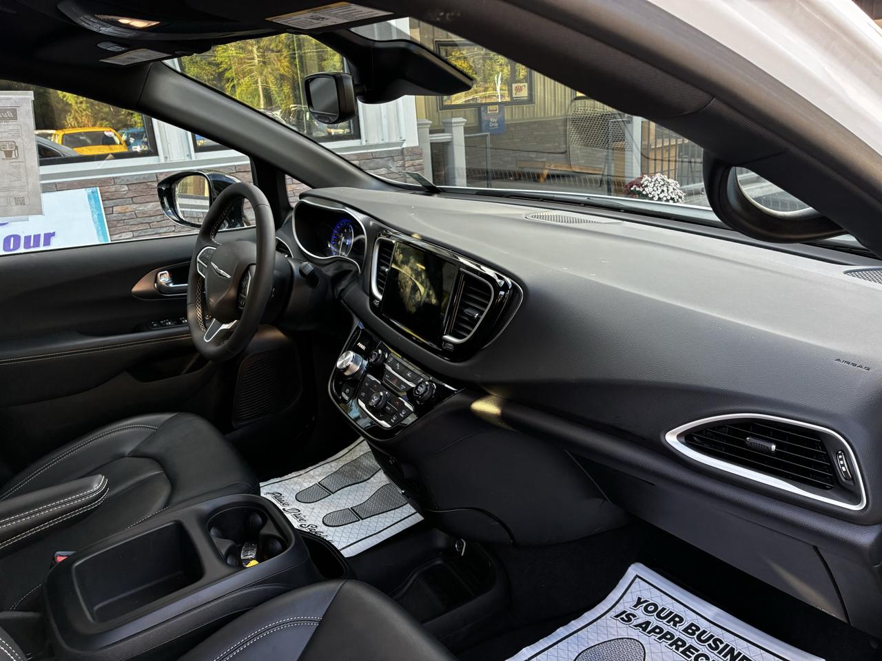 Chrysler Pacifica Select 2026