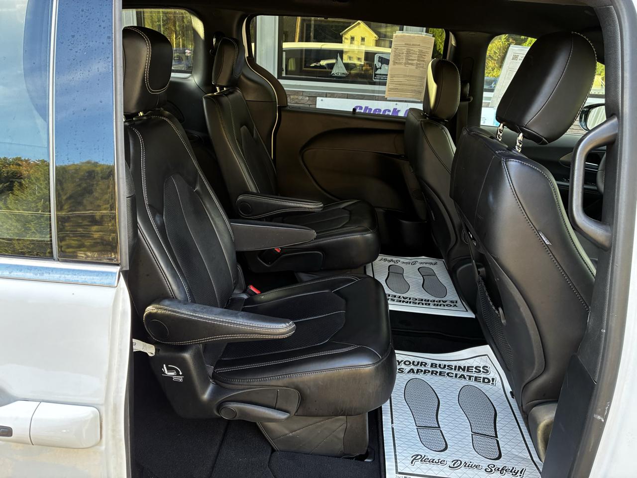 Chrysler Pacifica Select 2026