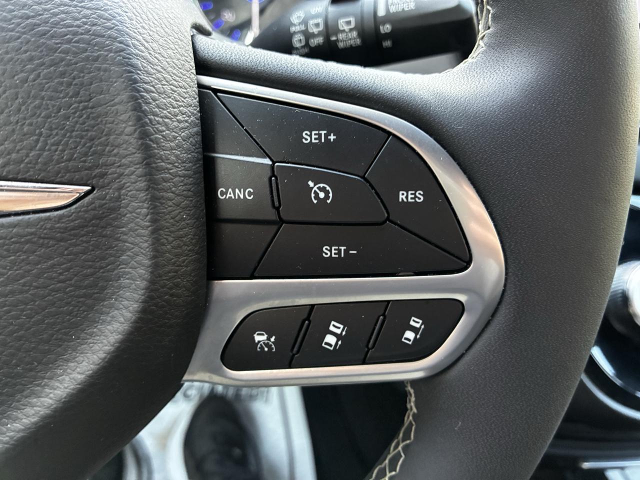 Chrysler Pacifica Select 2026