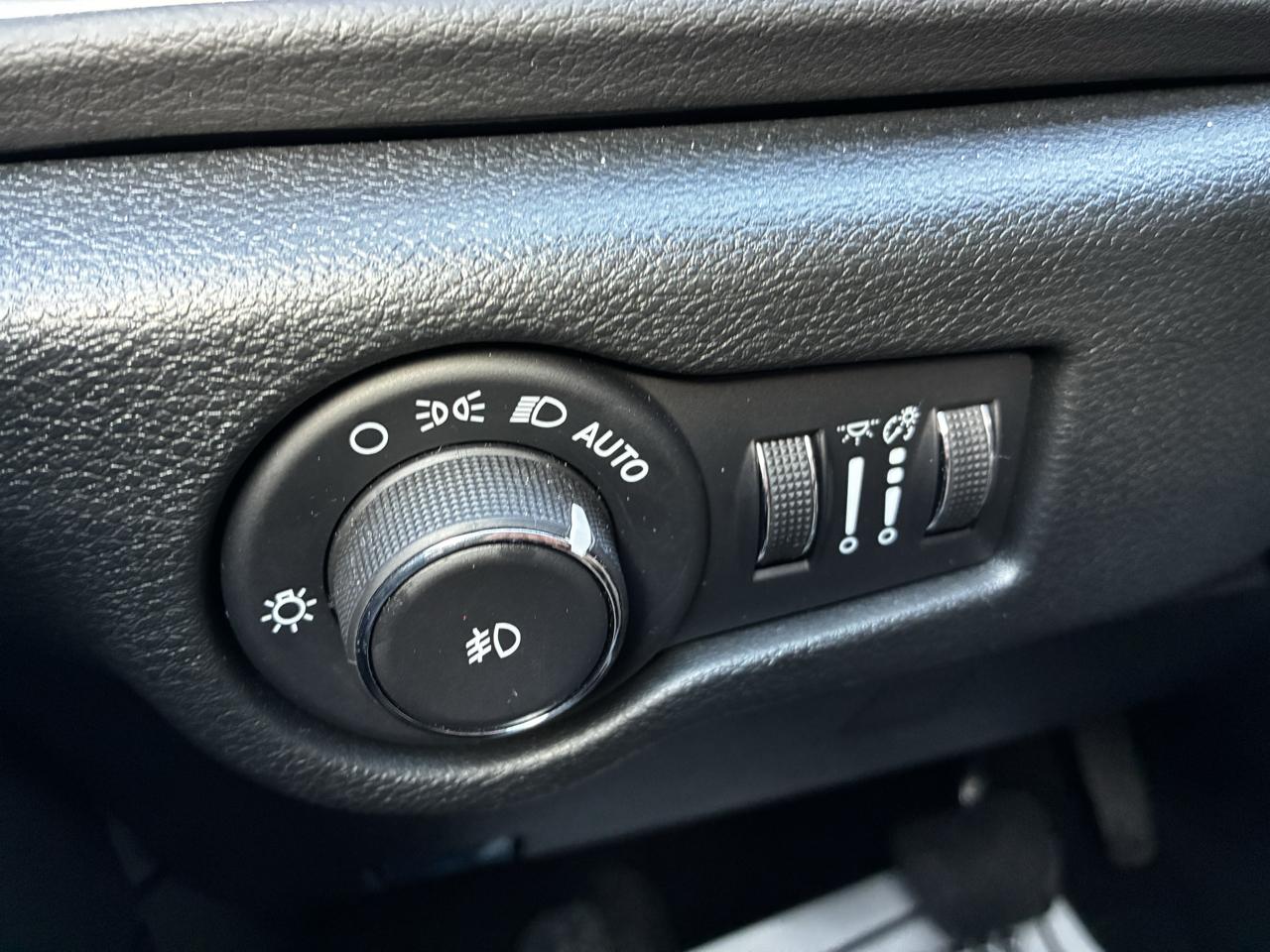 Chrysler Pacifica Select 2026