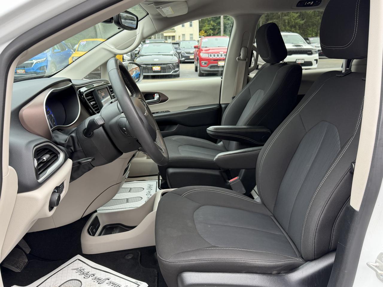 Chrysler Voyager LX 2023
