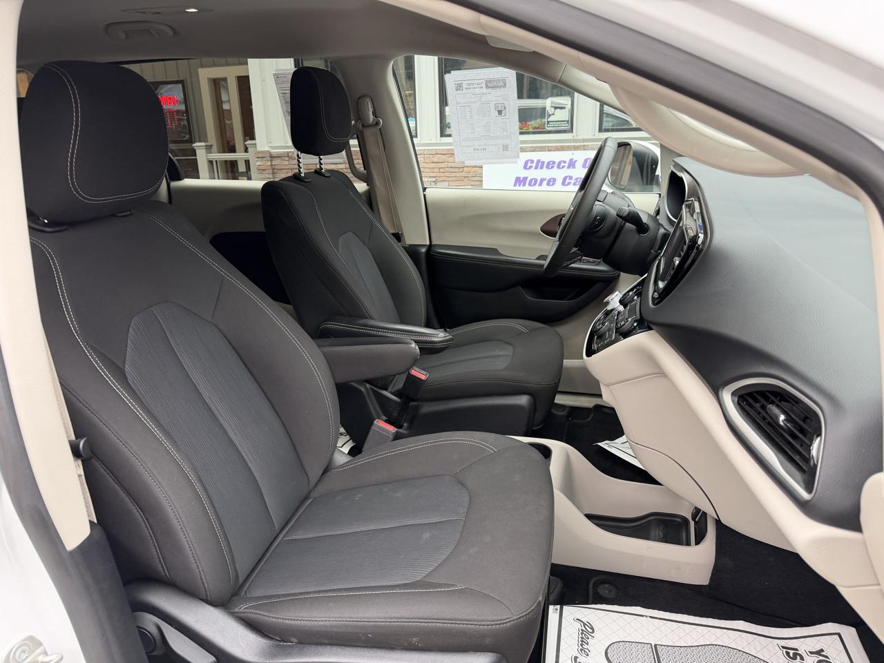 Chrysler Voyager LX 2023