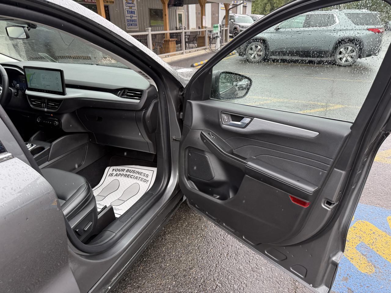 Ford Escape Platinum AWD 2025