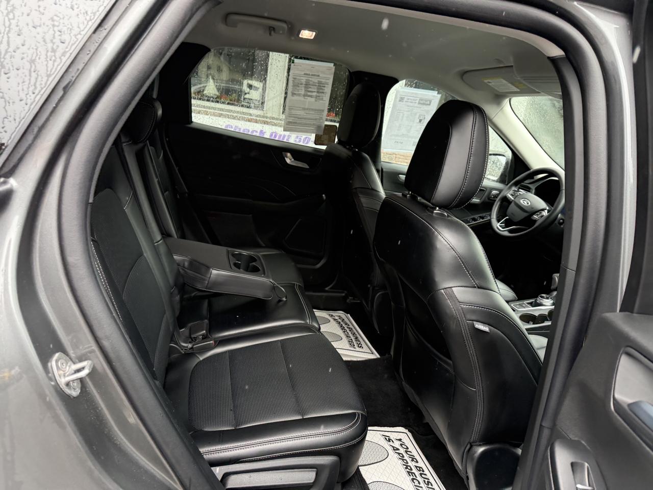 Ford Escape Platinum AWD 2025