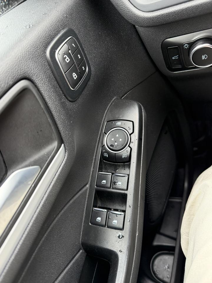 Ford Escape Platinum AWD 2025