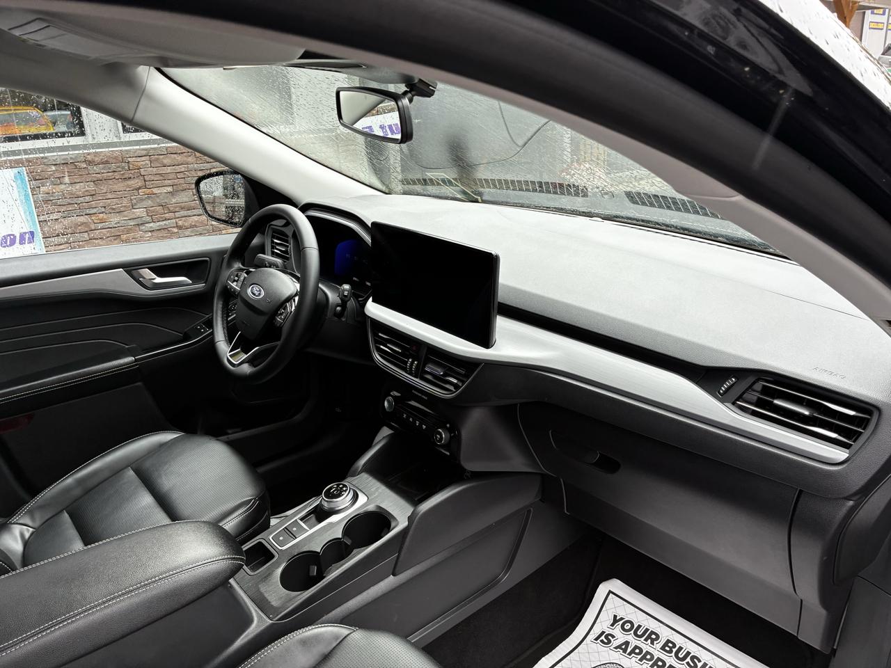 Ford Escape Platinum AWD 2025