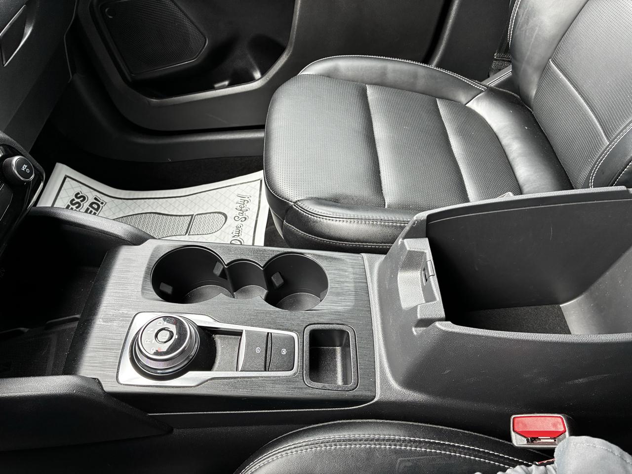 Ford Escape Platinum AWD 2025