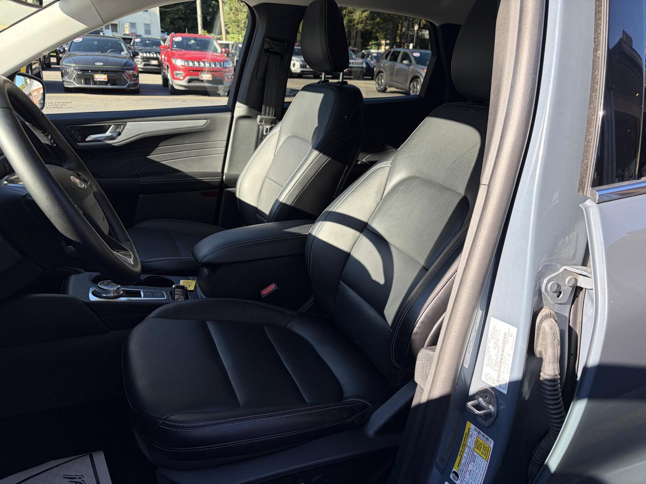 Ford Escape Platinum AWD 2025