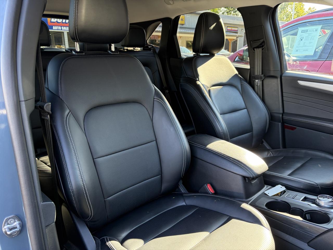 Ford Escape Platinum AWD 2025