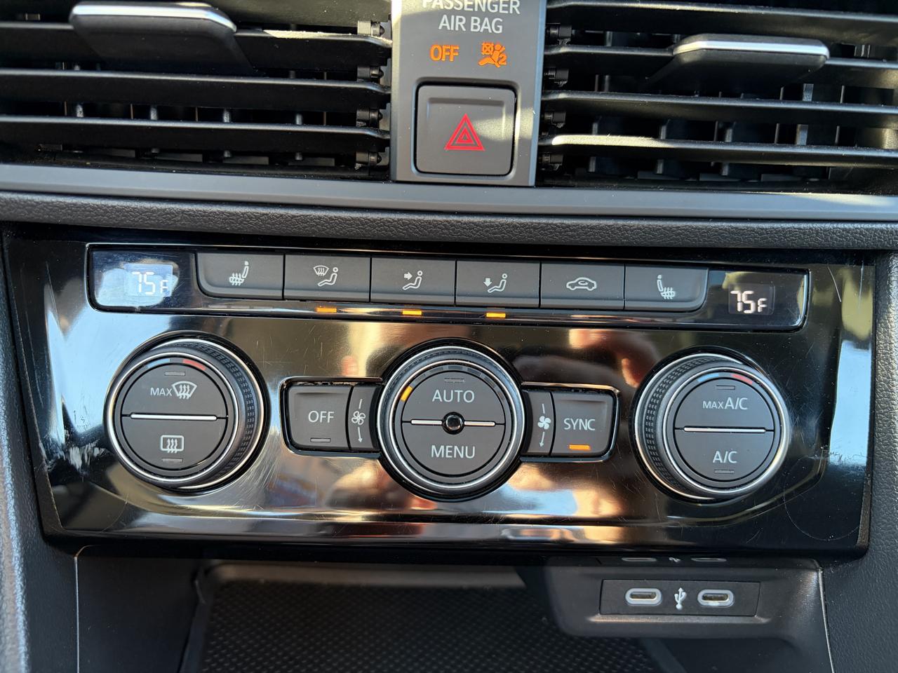 Volkswagen Jetta SE 2024