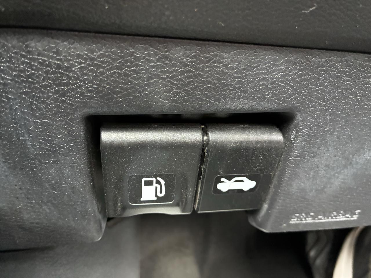 Nissan Versa SV 2023