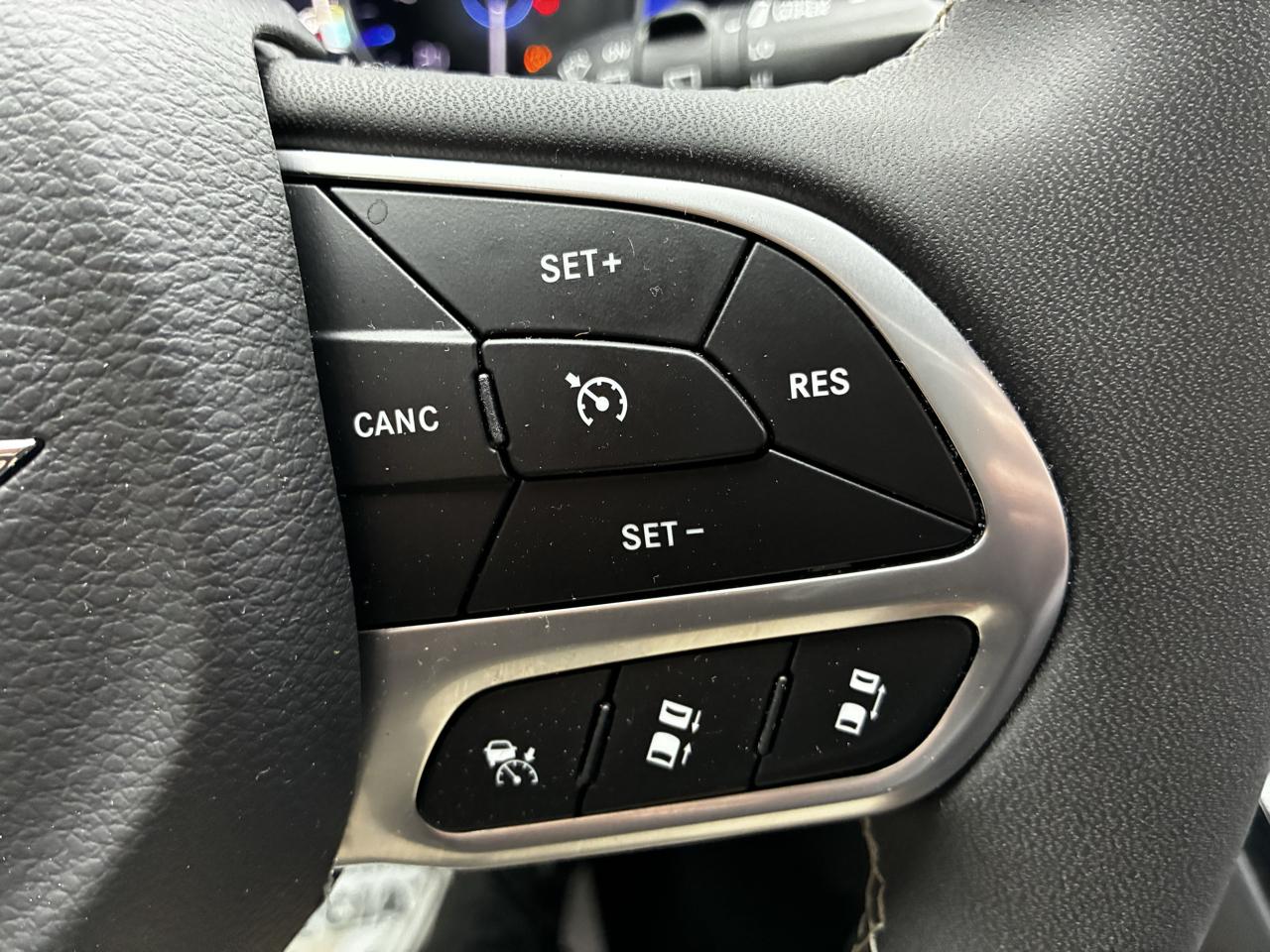 Chrysler Pacifica Select 2026