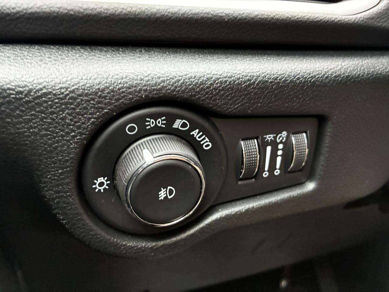 Chrysler Pacifica Select 2026
