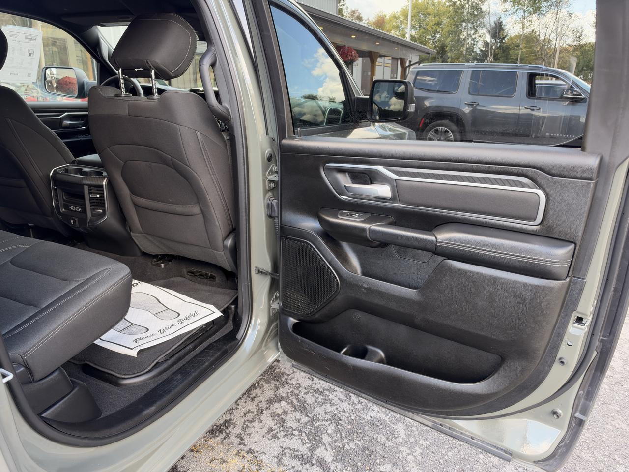 RAM 1500 Big Horn Crew Cab SWB 4WD 2026