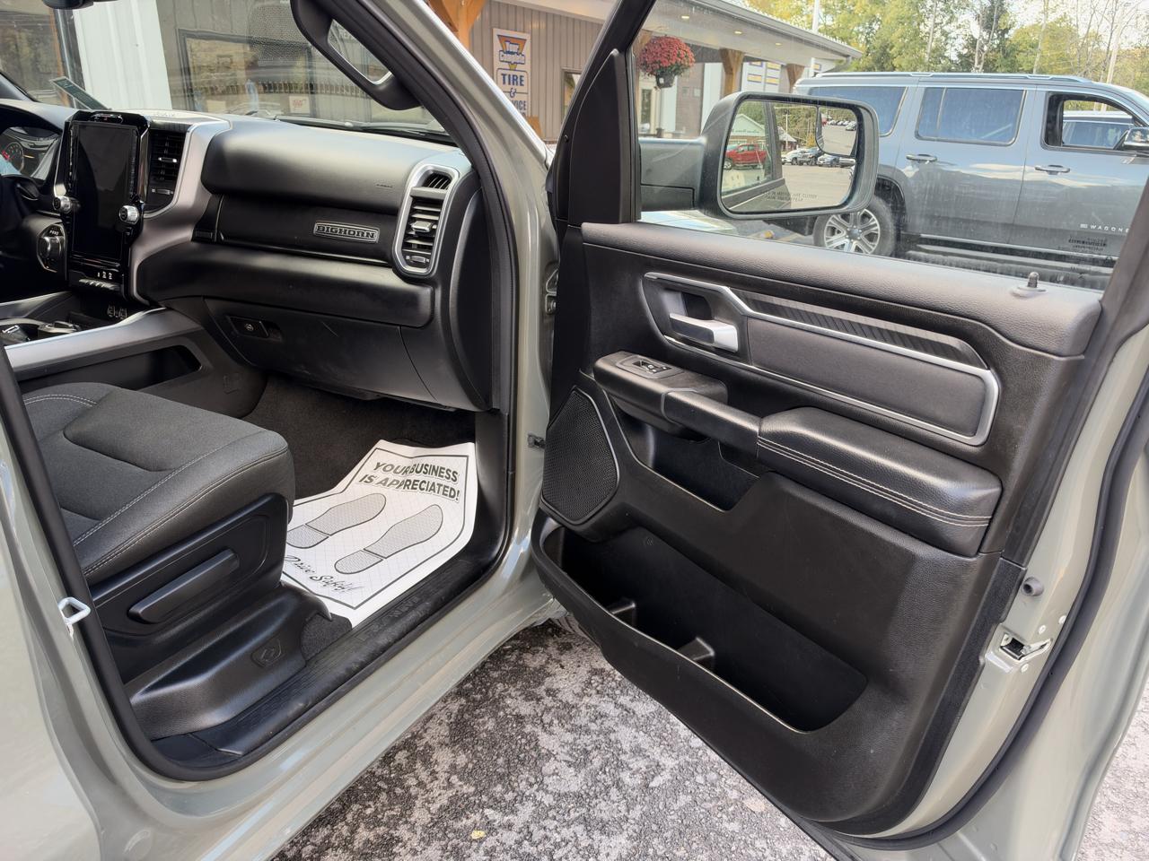 RAM 1500 Big Horn Crew Cab SWB 4WD 2026