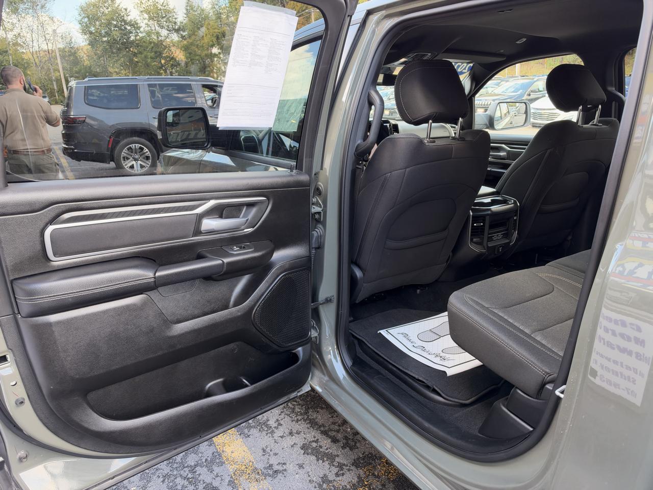 RAM 1500 Big Horn Crew Cab SWB 4WD 2026