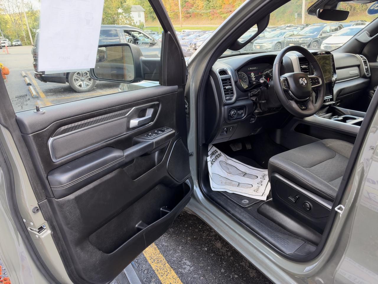 RAM 1500 Big Horn Crew Cab SWB 4WD 2026