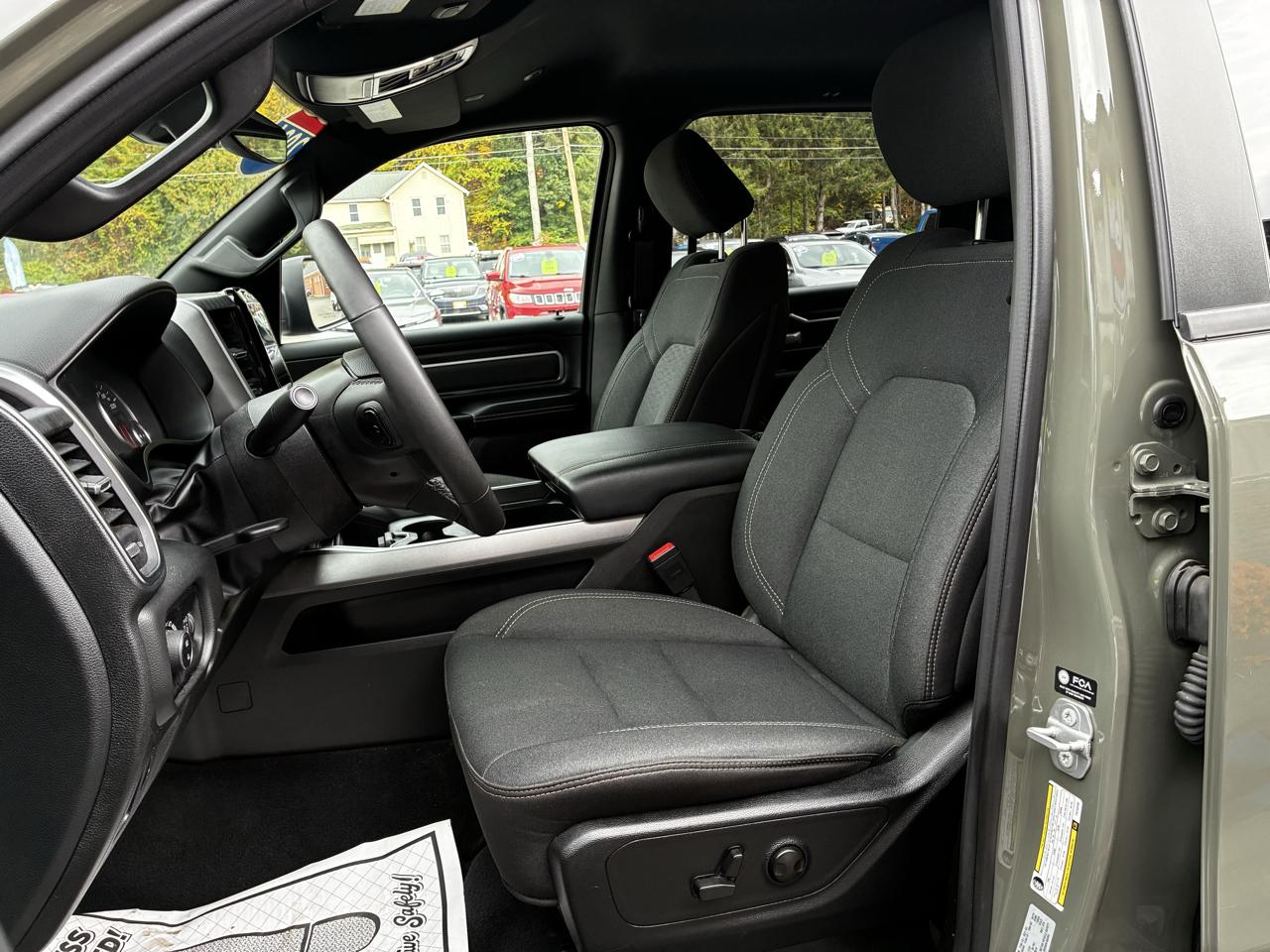 RAM 1500 Big Horn Crew Cab SWB 4WD 2026