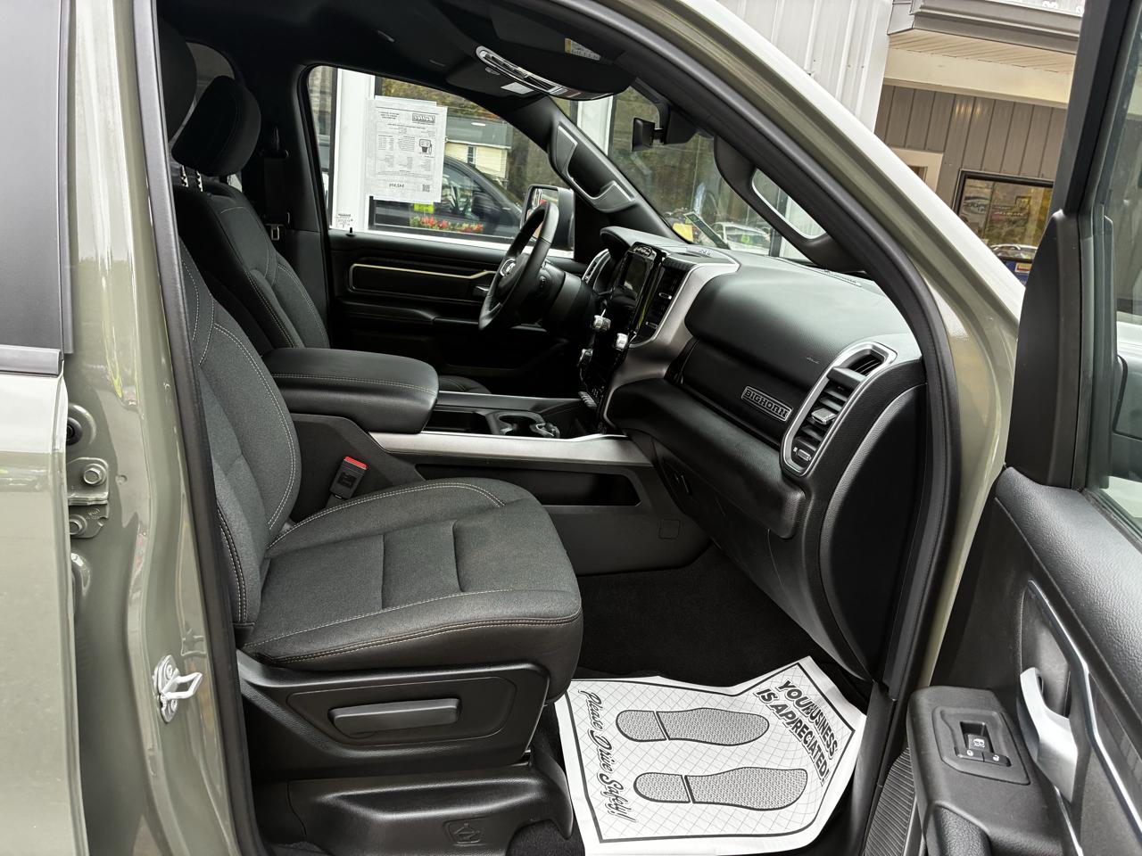 RAM 1500 Big Horn Crew Cab SWB 4WD 2026