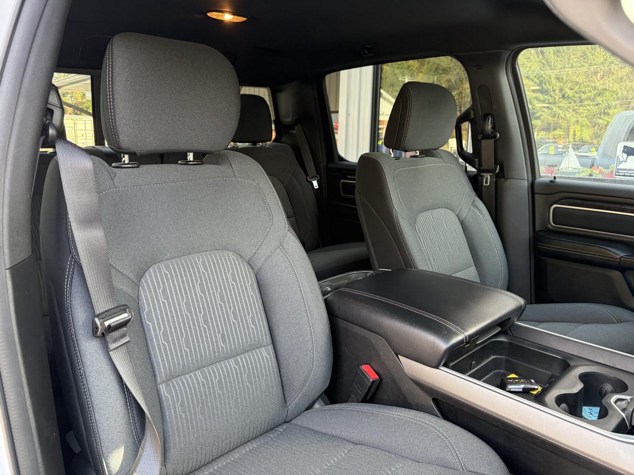 RAM 1500 Big Horn Crew Cab SWB 4WD 2023