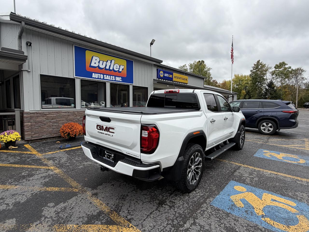 GMC Canyon Denali Crew Cab 4WD 2025