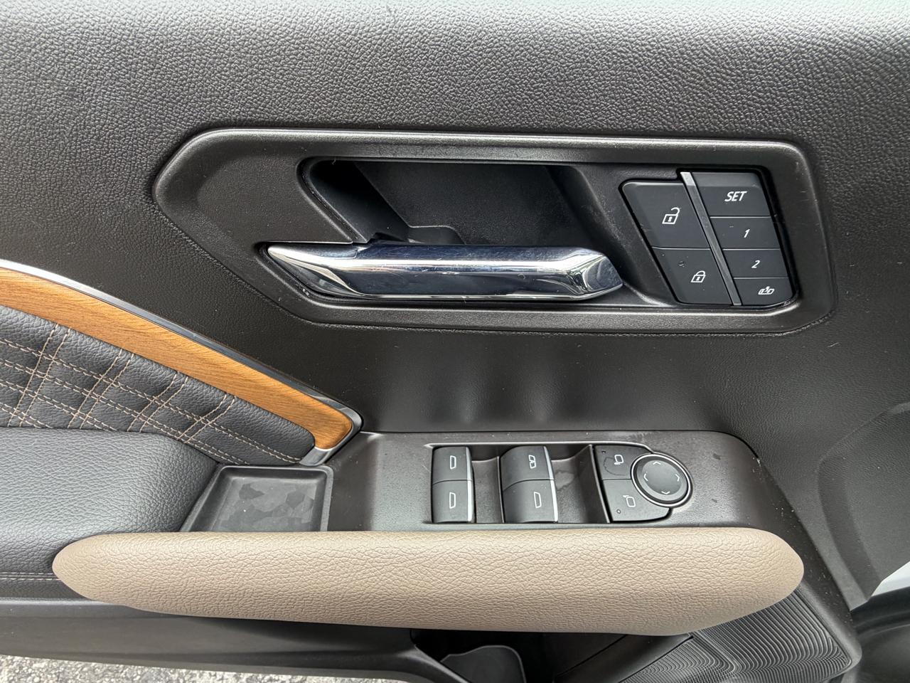 GMC Canyon Denali Crew Cab 4WD 2025