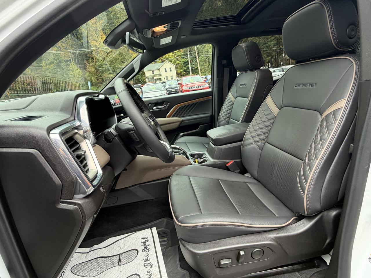 GMC Canyon Denali Crew Cab 4WD 2025