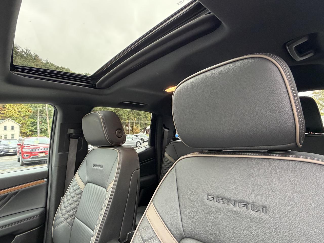 GMC Canyon Denali Crew Cab 4WD 2025