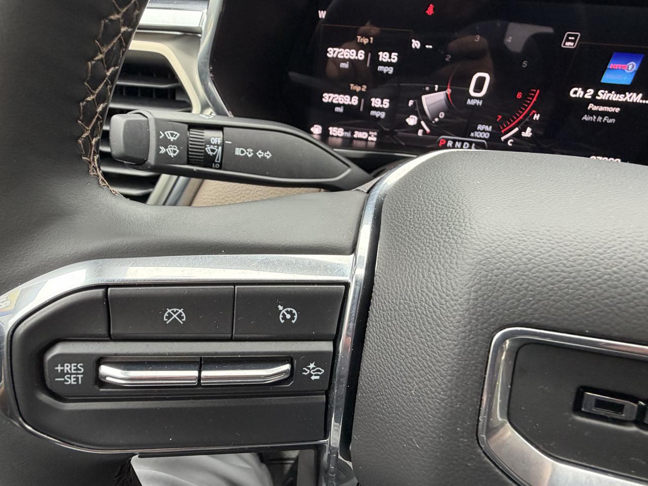 GMC Canyon Denali Crew Cab 4WD 2025